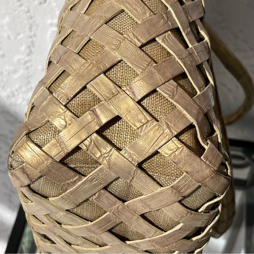 Nancy Gonzalez Gold Metallic Shoulder Bag - Picture 13 of 16